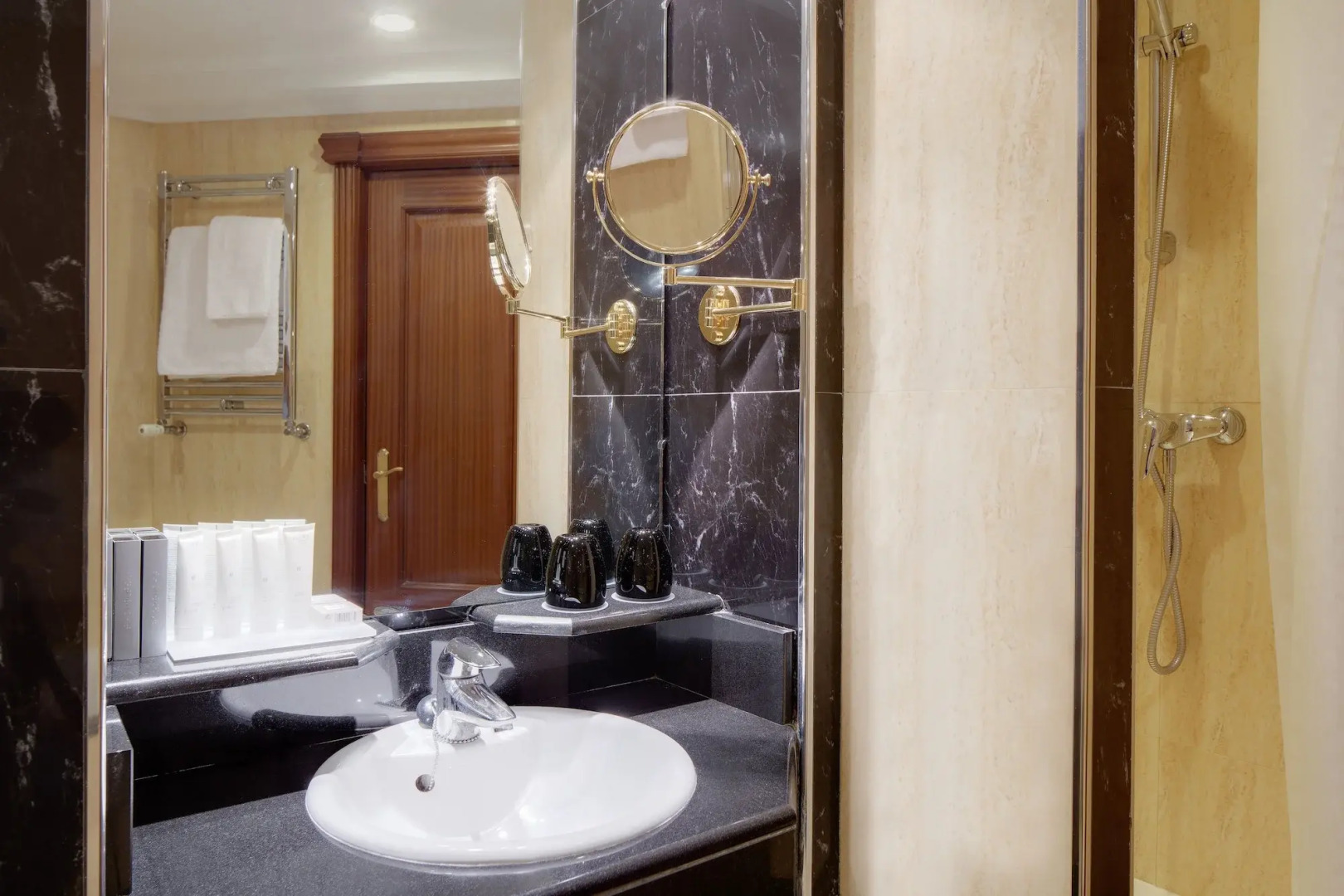 Melia White House Apartments