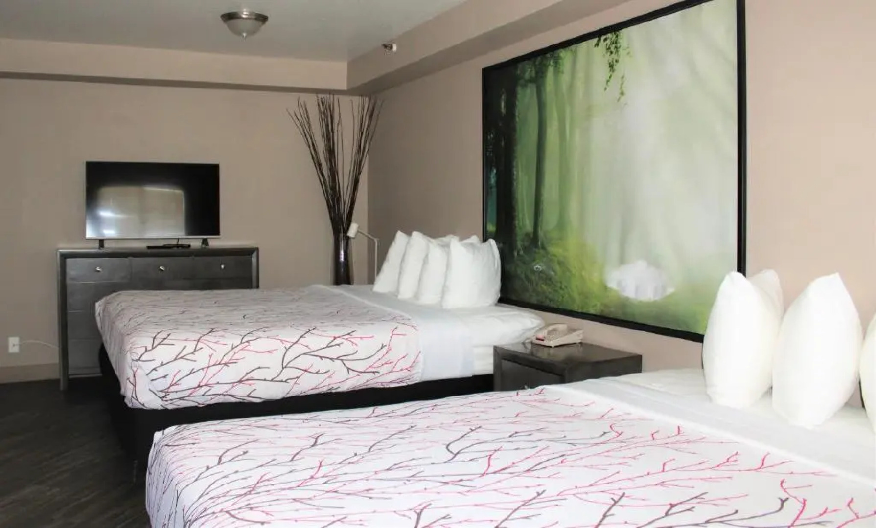 Rancho San Diego Inn & Suites