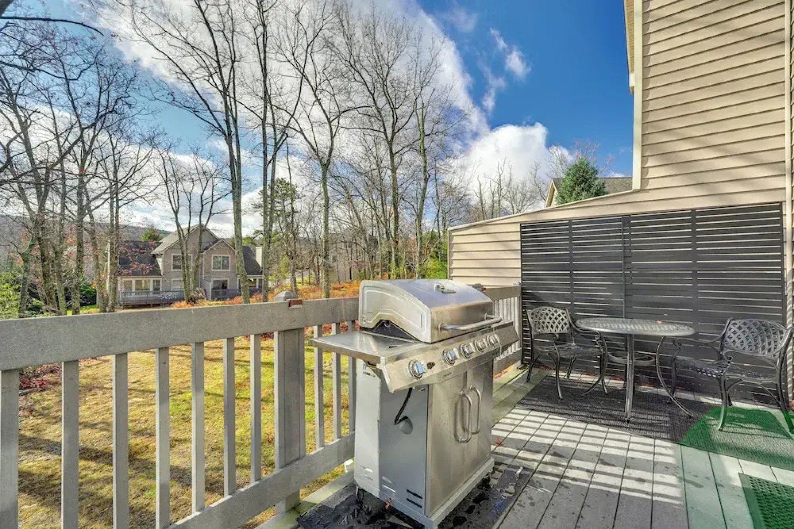 1 Mi to Waterpark: Mtn-view Poconos Hideaway!