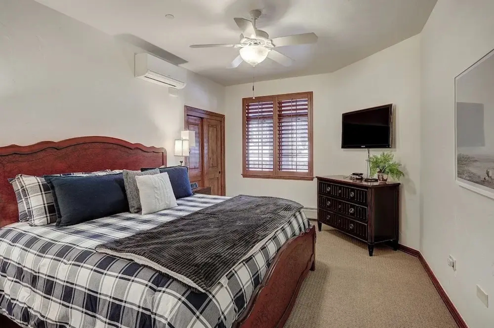 Plaza Level Luxury 3br -right In Beaver Creek Village 3 Bedroom Condo by RedAwning