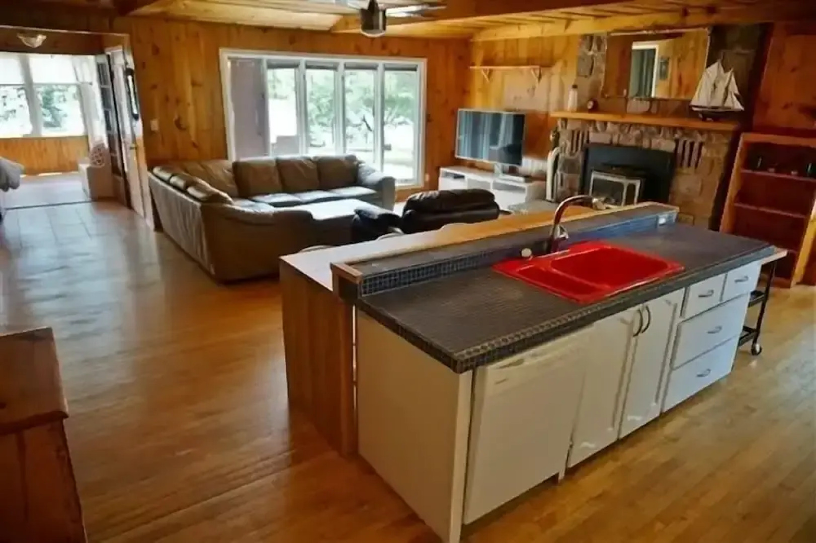 432 Weslemkoon Lake 4 Bedroom Cottage