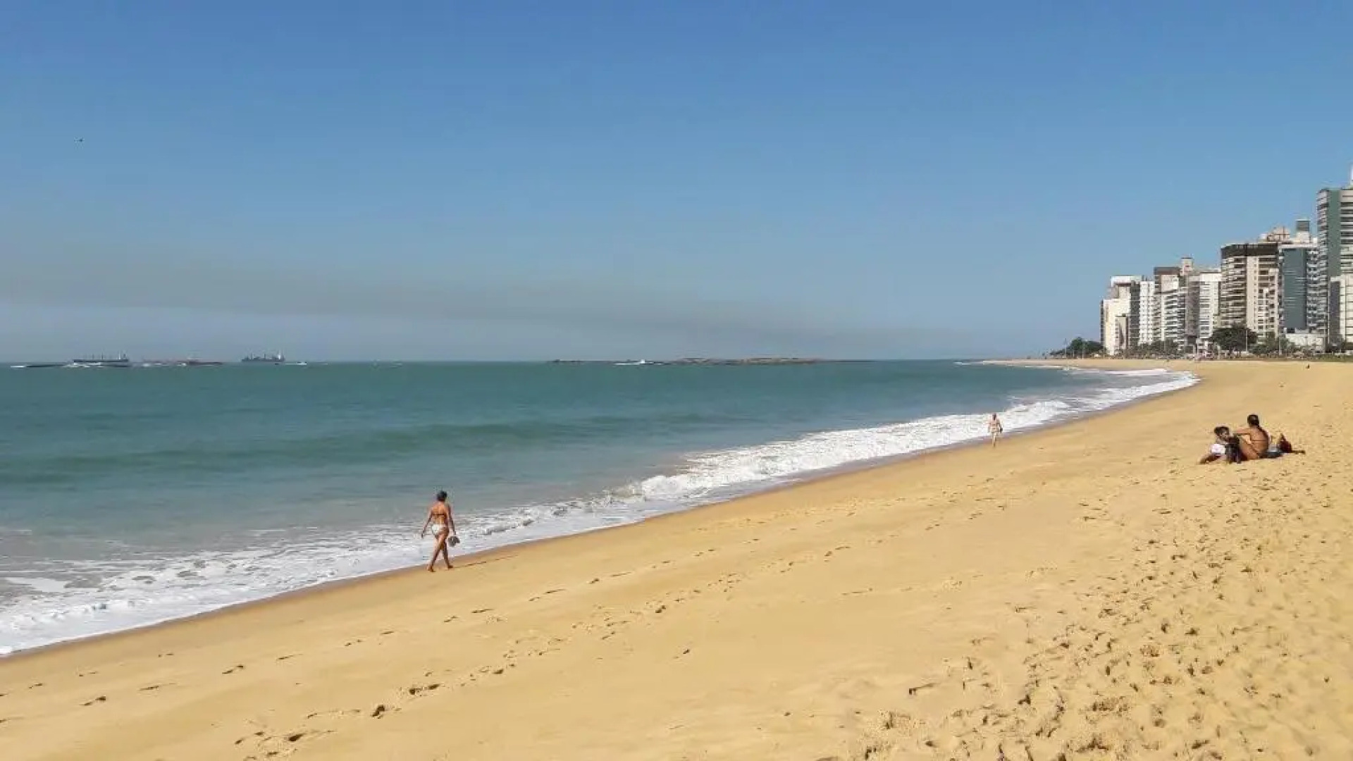 LINDA VISTA PARA O MAR, APTO 2 QUARTOS, PRAIA DA COSTA, WI-FI, TV a CABO e LAZER