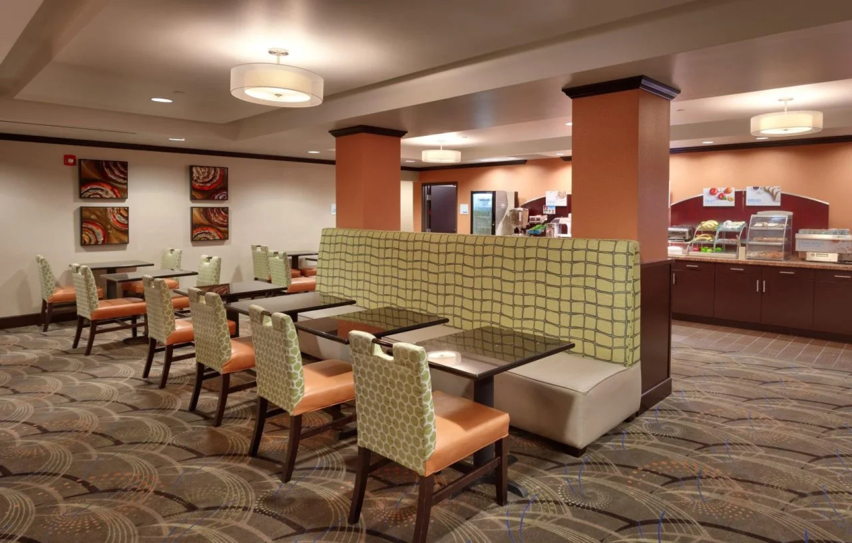 Holiday Inn Express and Suites Overland Park by IHG