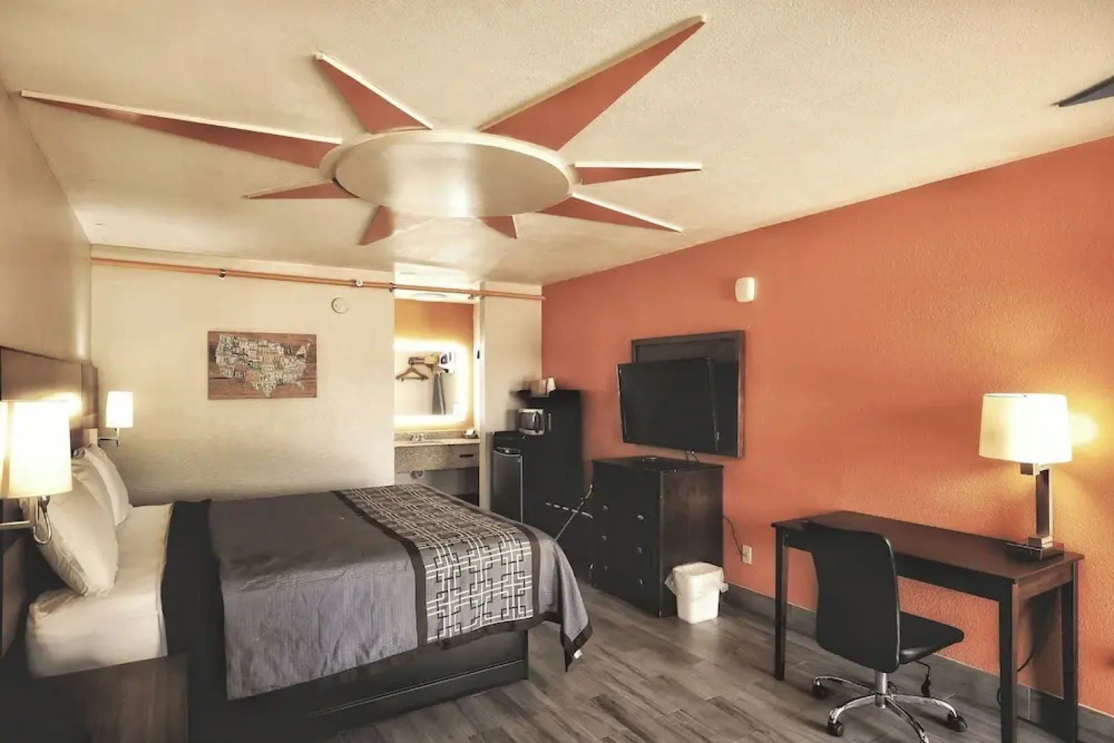 Scottish Inns & Suites Shenandoah Woodlands Mall