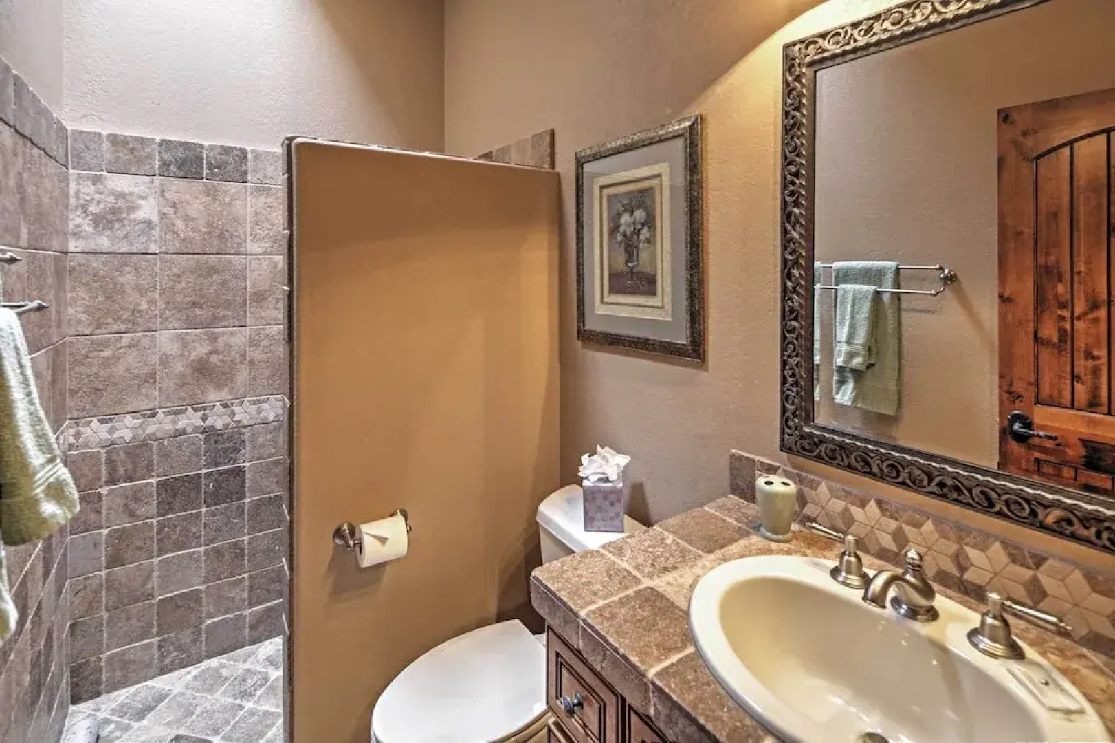 < 2 Mi to Lake Havasu: Spacious Home w/ Patio!