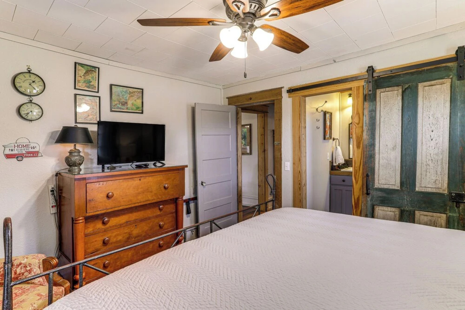 Historic 'hardy House' on Main Street w/ Fire Pit!