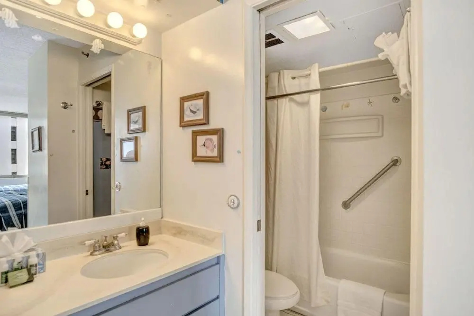 Waikiki Banyan - Ocean View Tower 2 Suite 2904