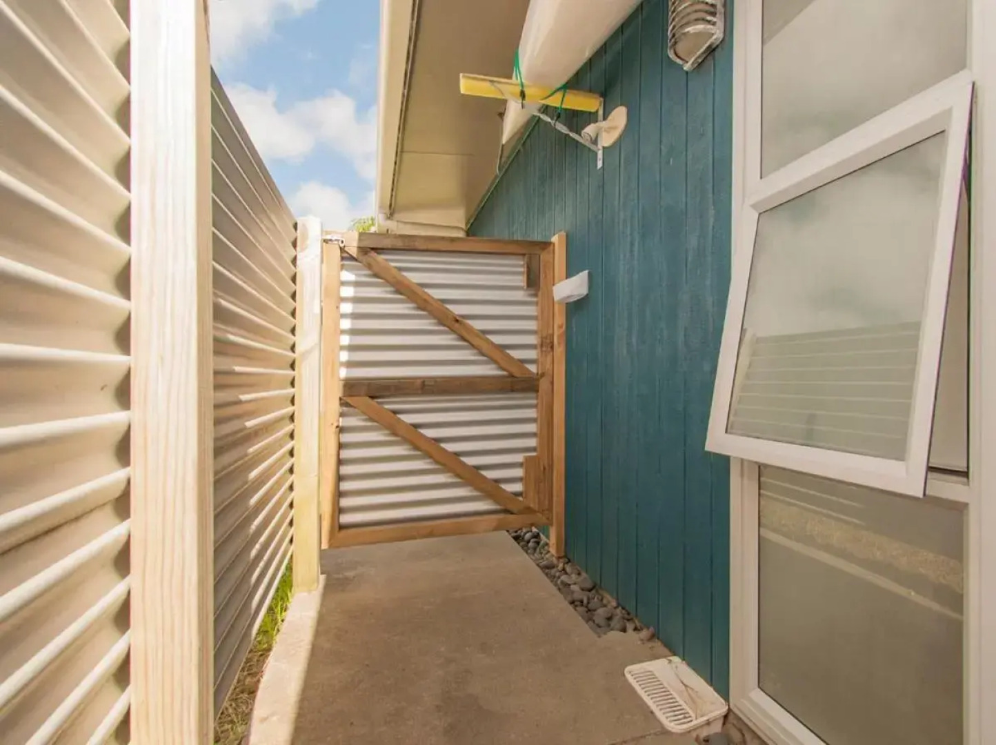 Sands Beach House - Matarangi Holiday Home