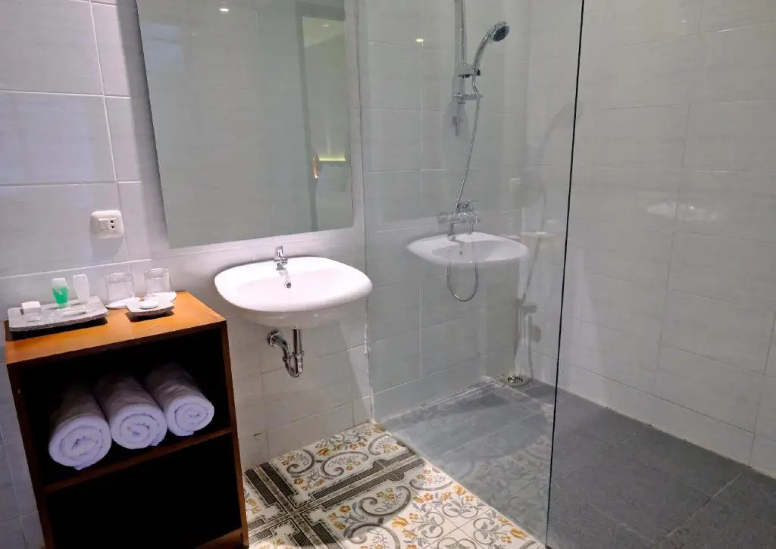 The Nalaya Hotel & Resto