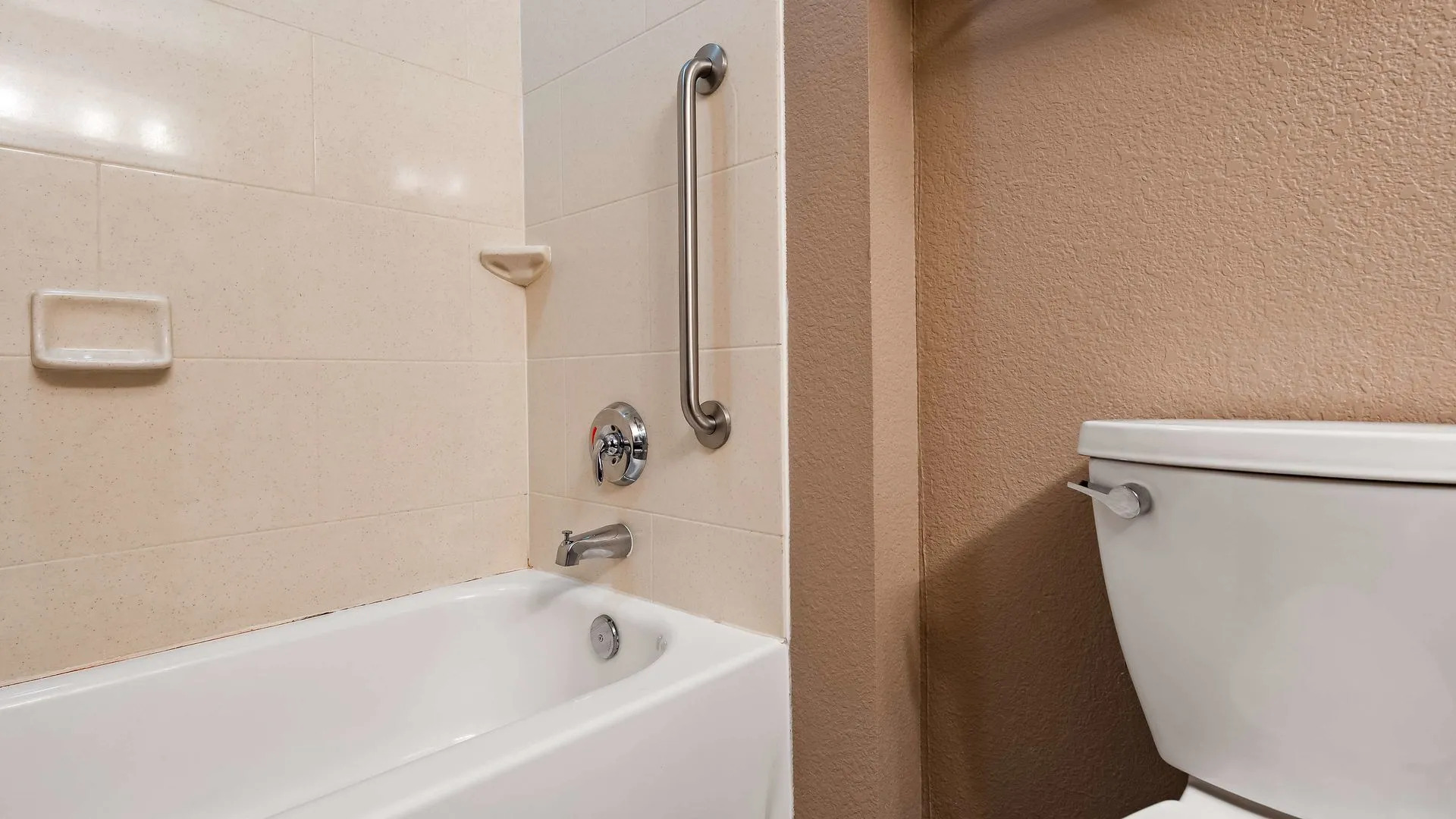 Best Western Plus Hiawatha Hotel