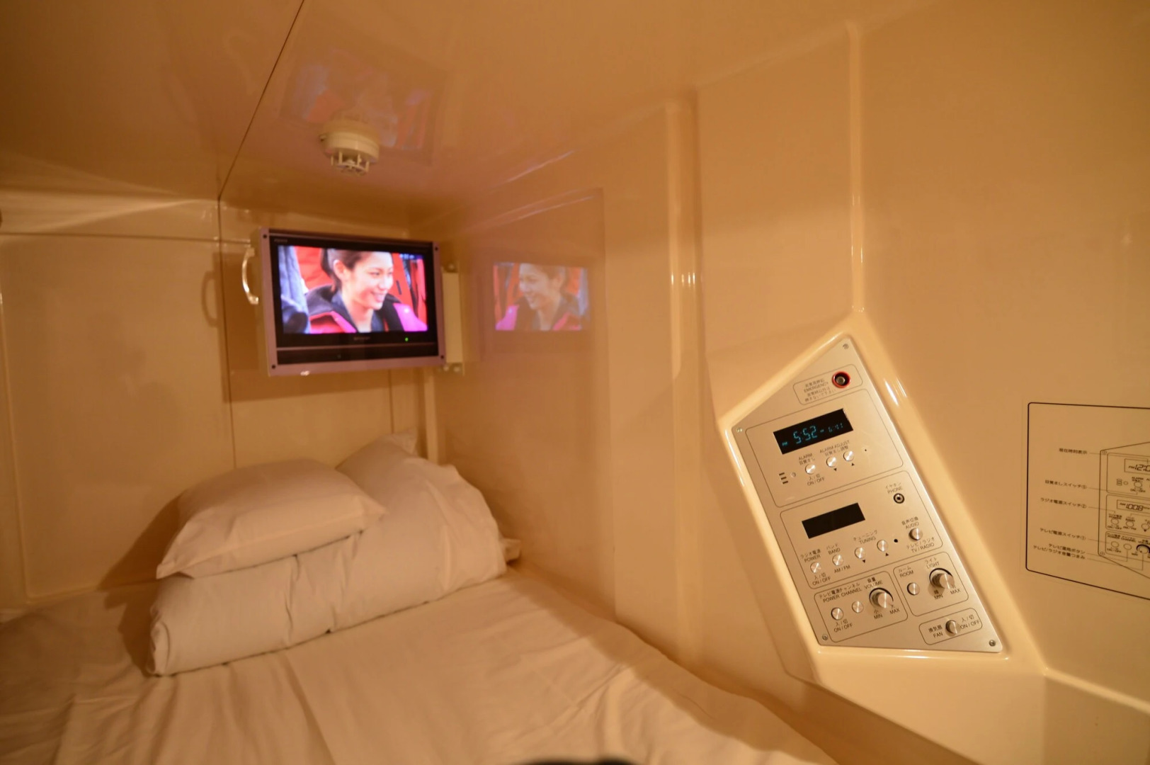 Capsule inn Osaka - Caters to Men