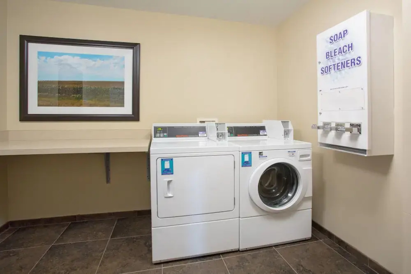 Holiday Inn Express Hotel & Suites Concordia US81