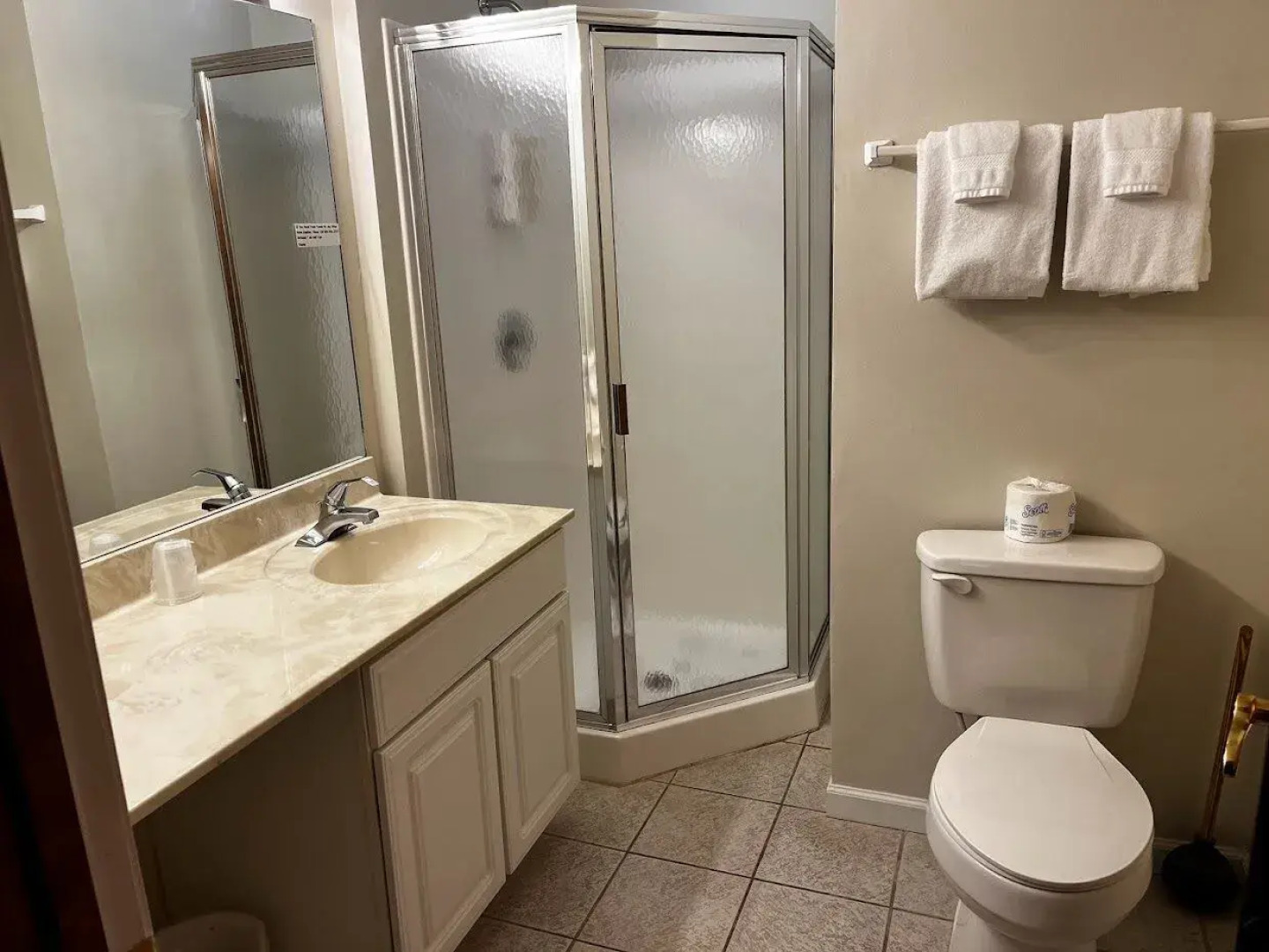 Meadowlark Motel with Restaurant & Bar