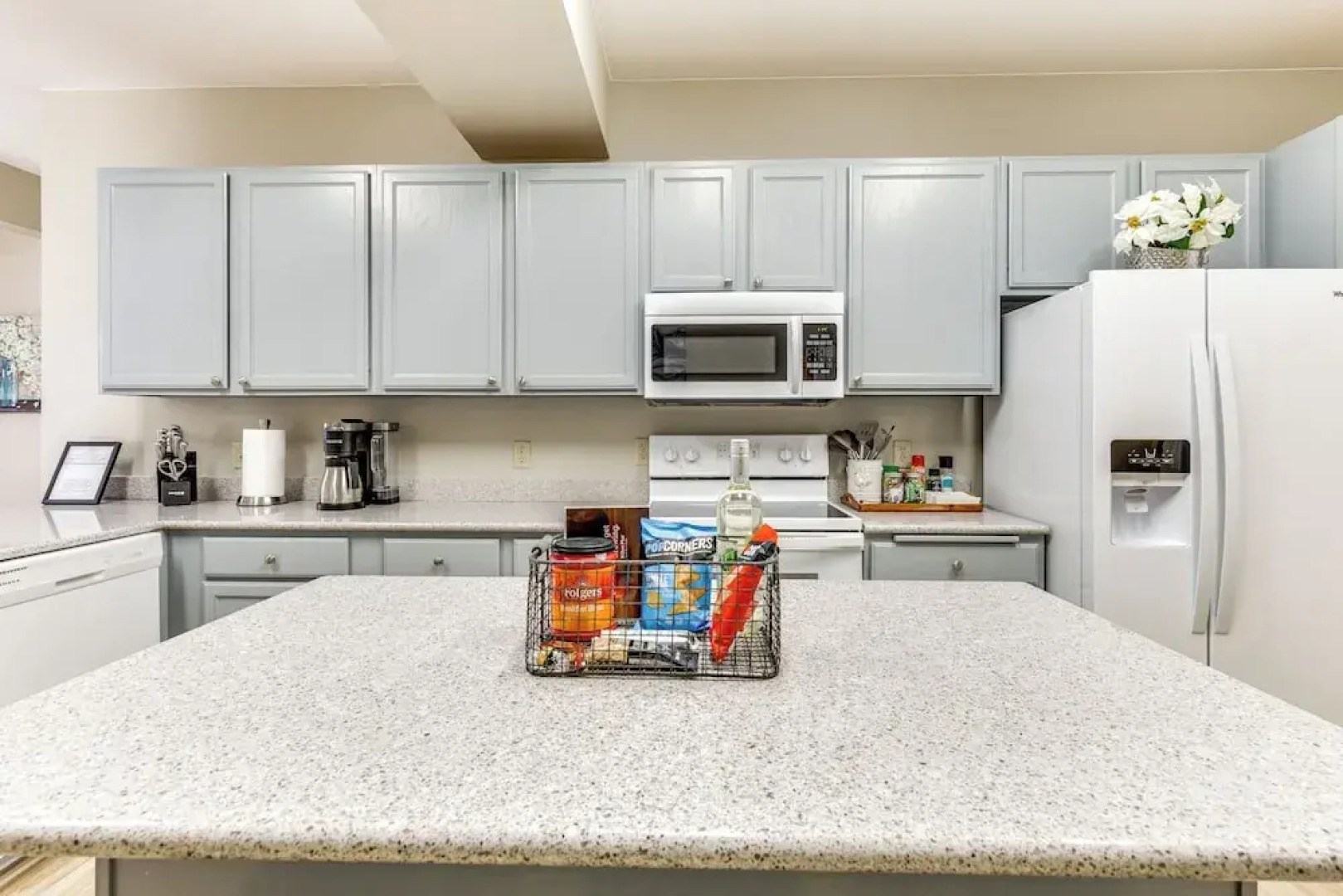 Lake Mills Retreat: 1 Mi to Beaches & Dining!