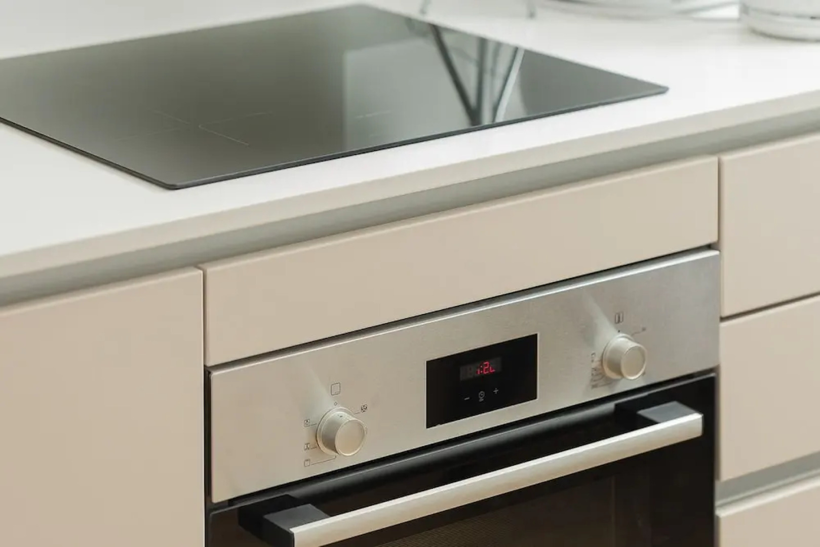 Price & Weeks - Winchester Suite (with Parking)