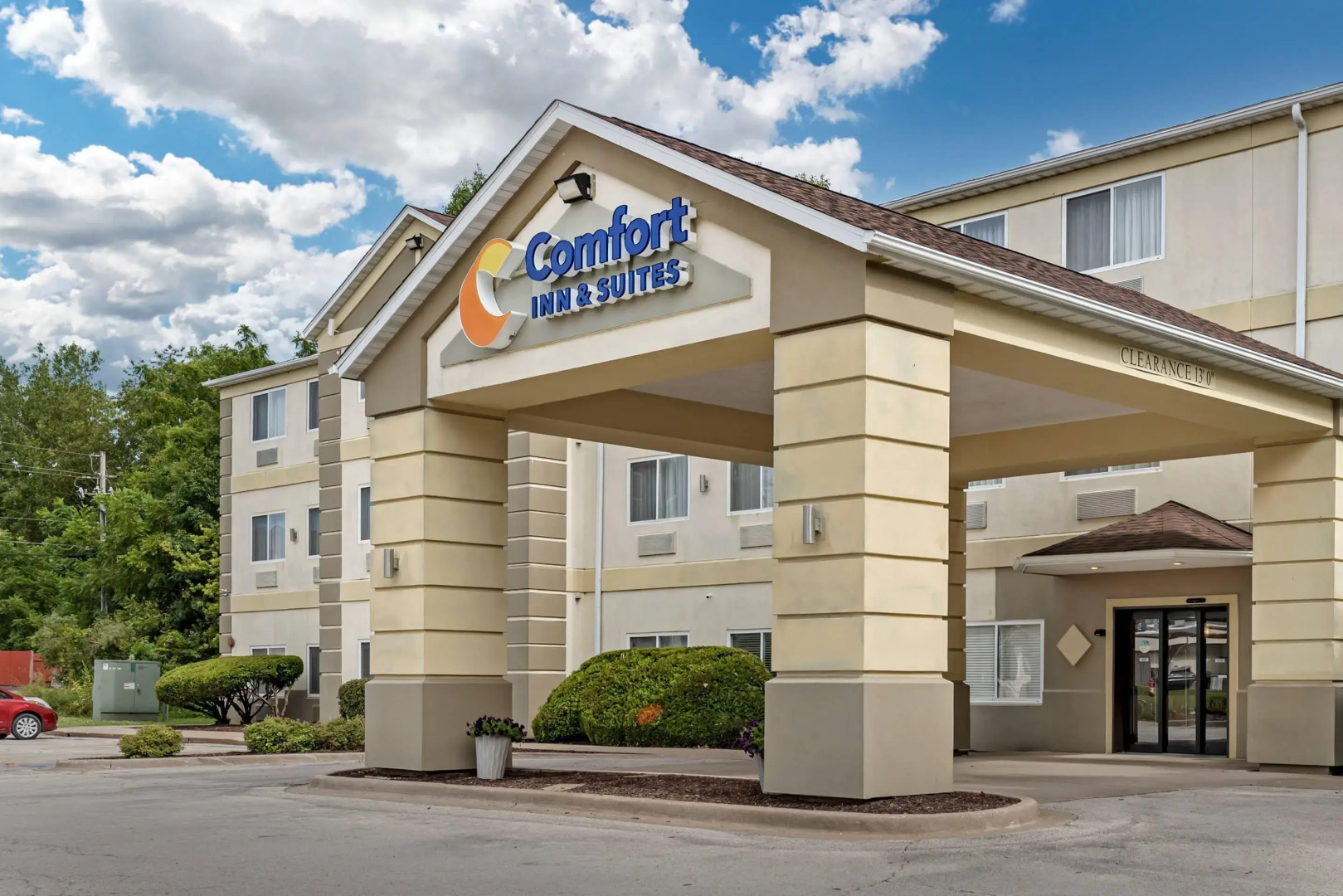 Comfort Inn & Suites East Moline near I-80