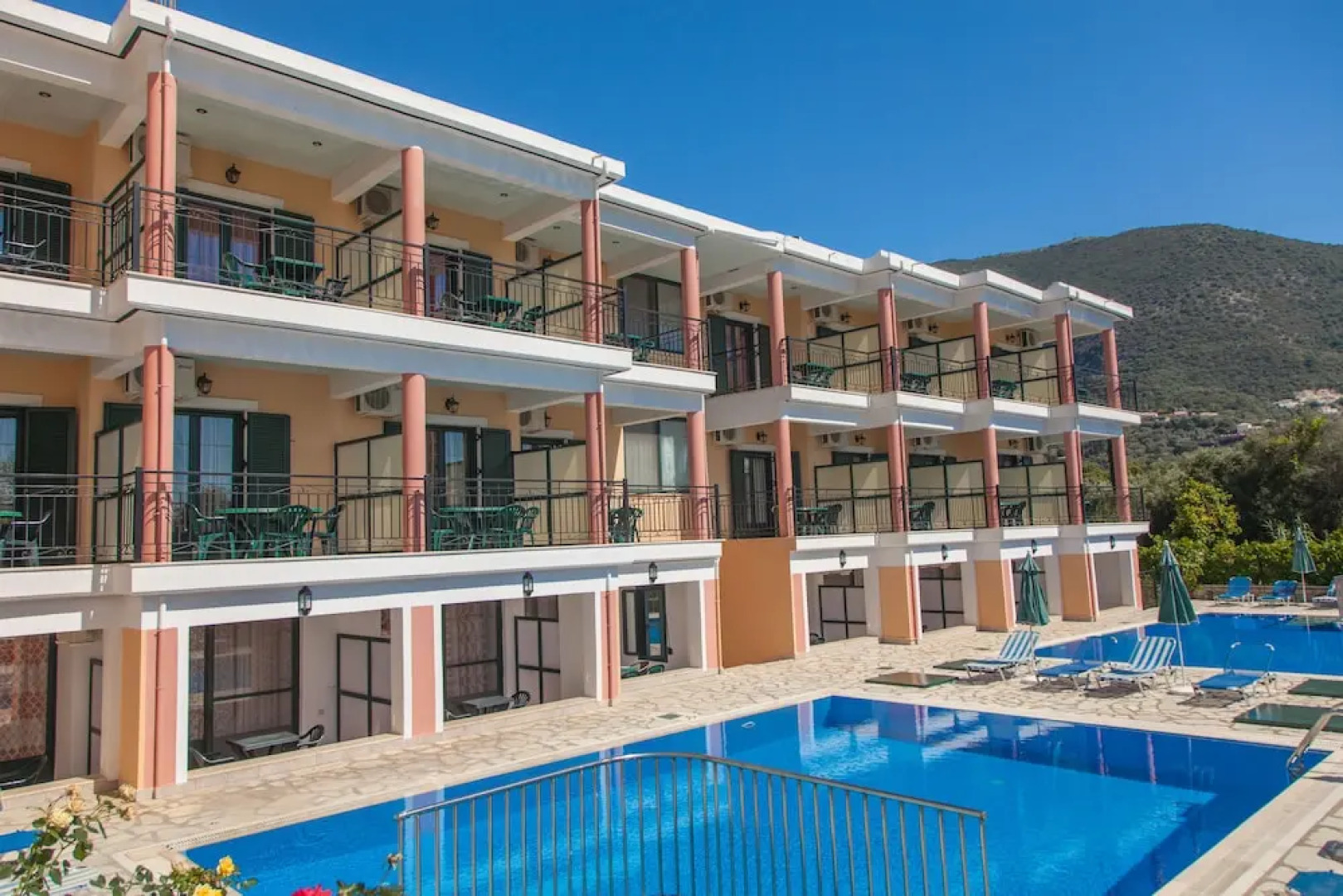 Ionion Maisonettes And Studios