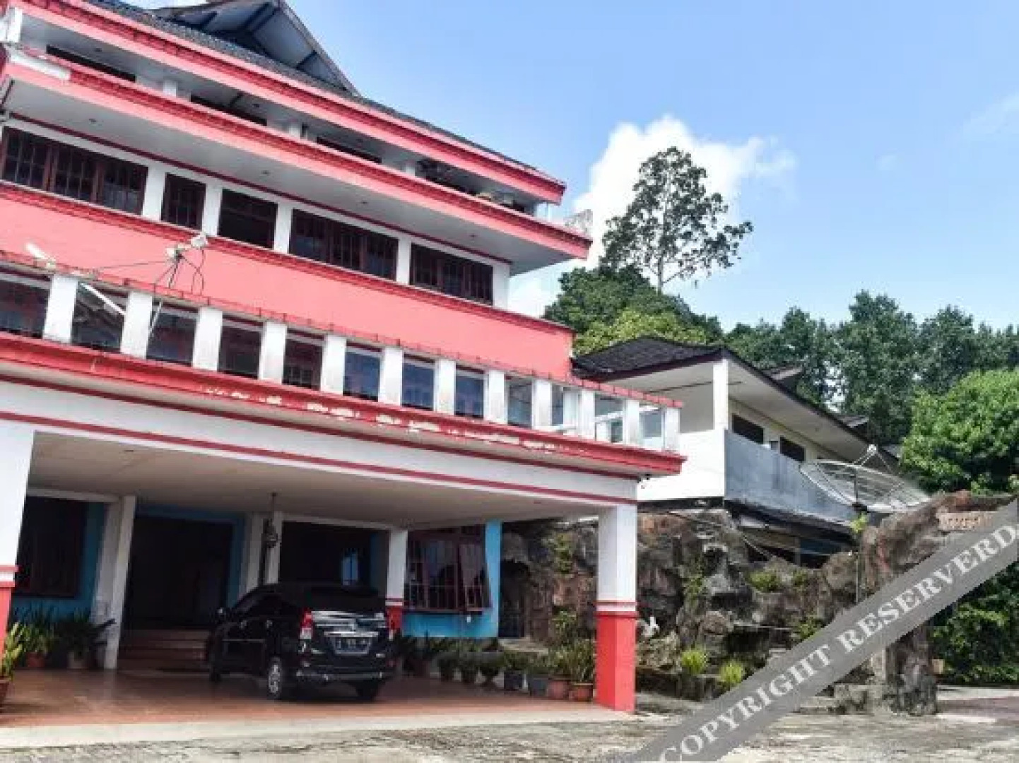 Tirta Kencana Hotel & Cottage