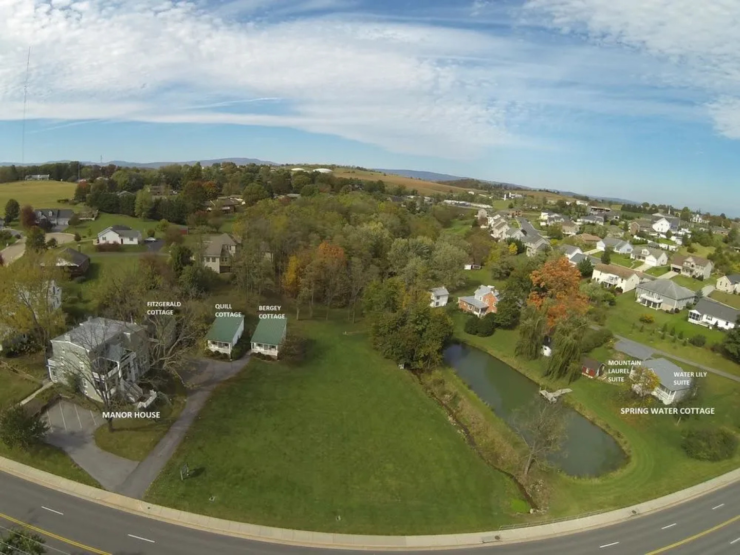 By the Side of the Road Inn & Cottages
