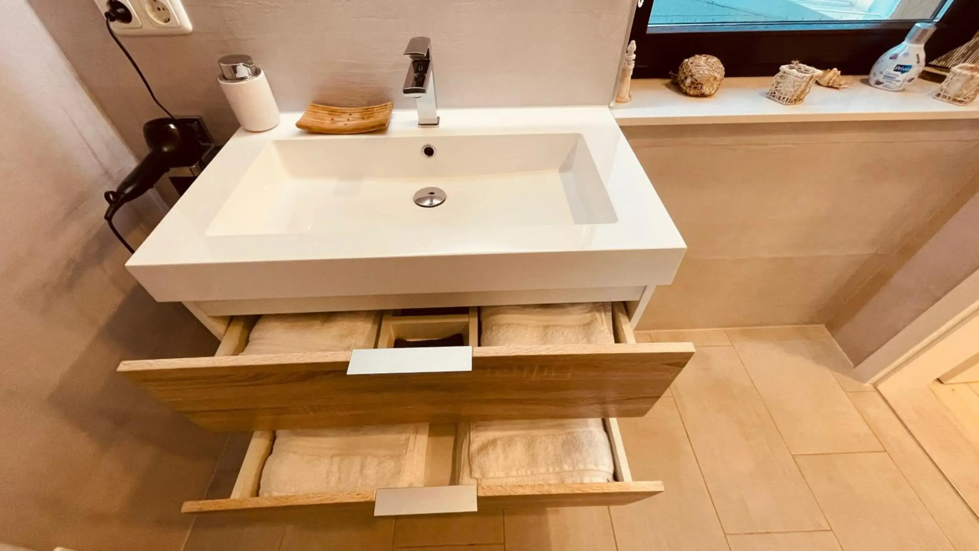 Apartment Rust-modernes Apartment mit Prime, Küche, WLAN, Garten