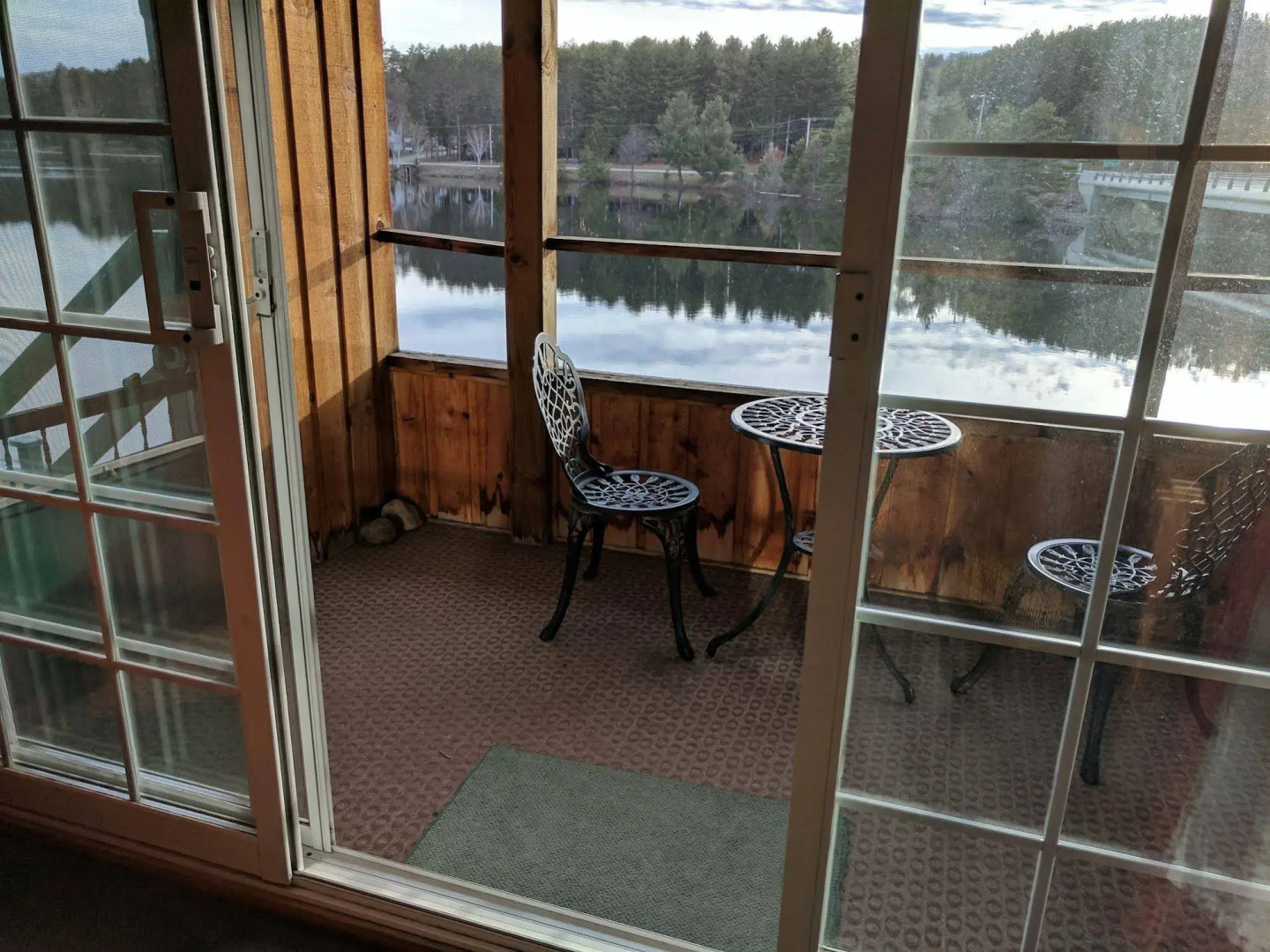 Algonquin Lakeside Inn