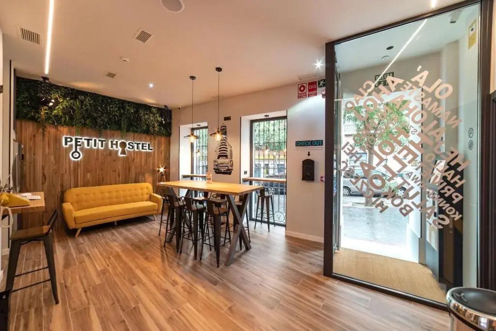 Petit Hostel La Latina - Adults Only