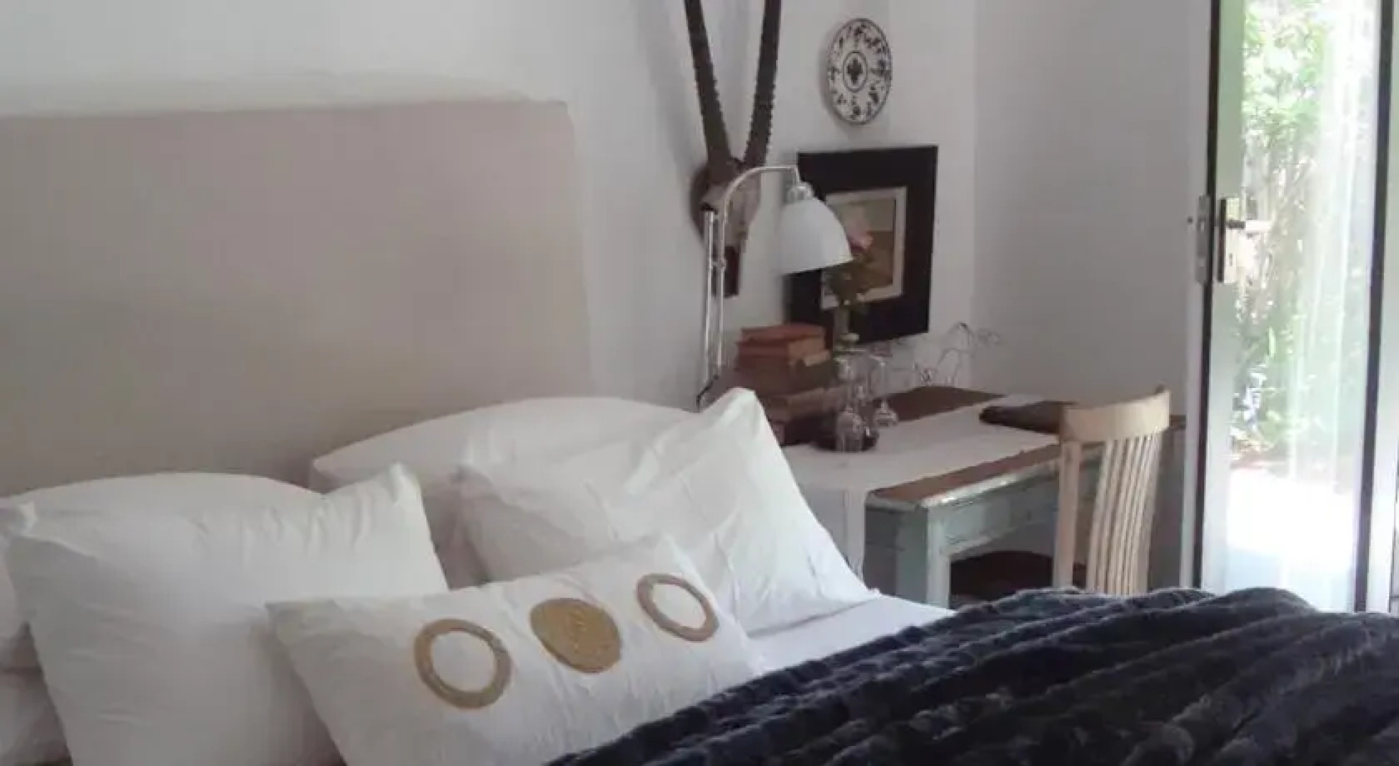 Living Life Station House