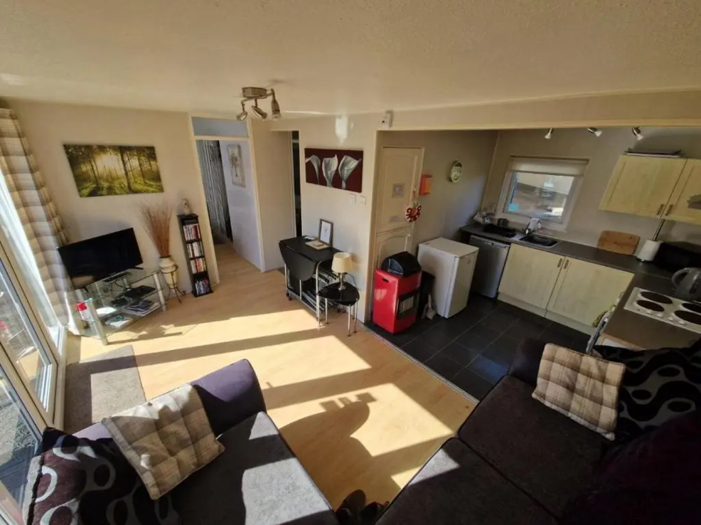 60 upperlakeside glan gwna