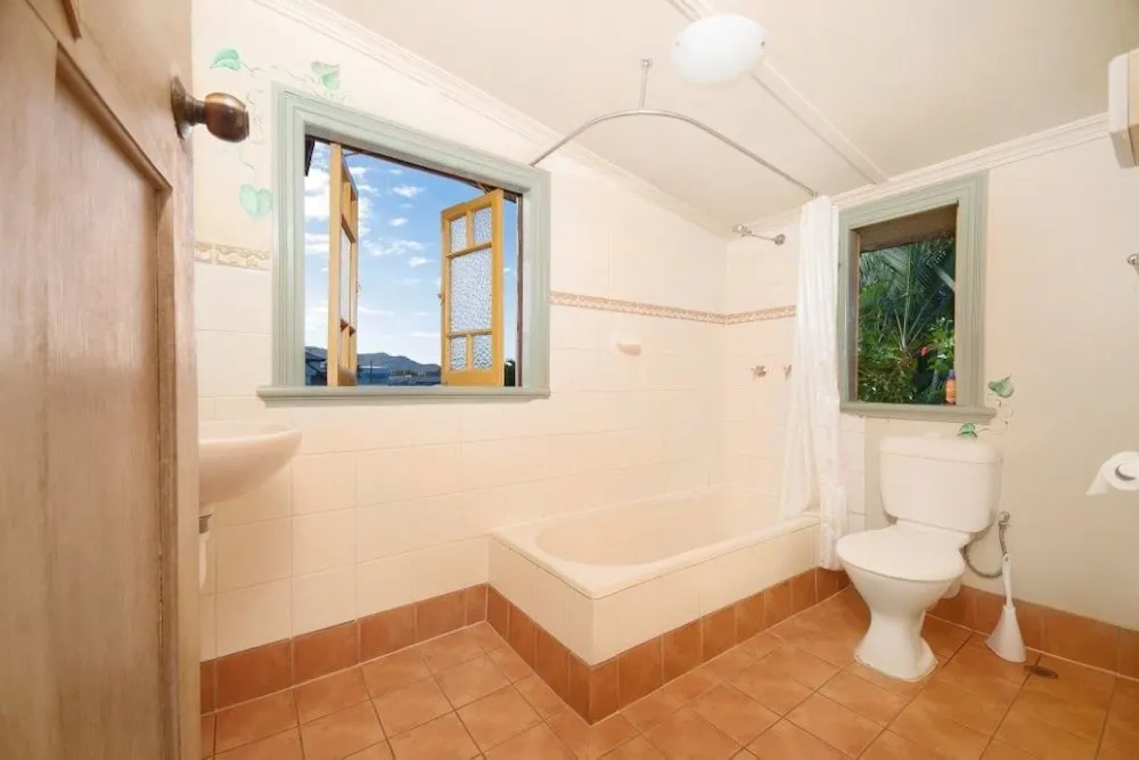 Tropic Days Backpackers