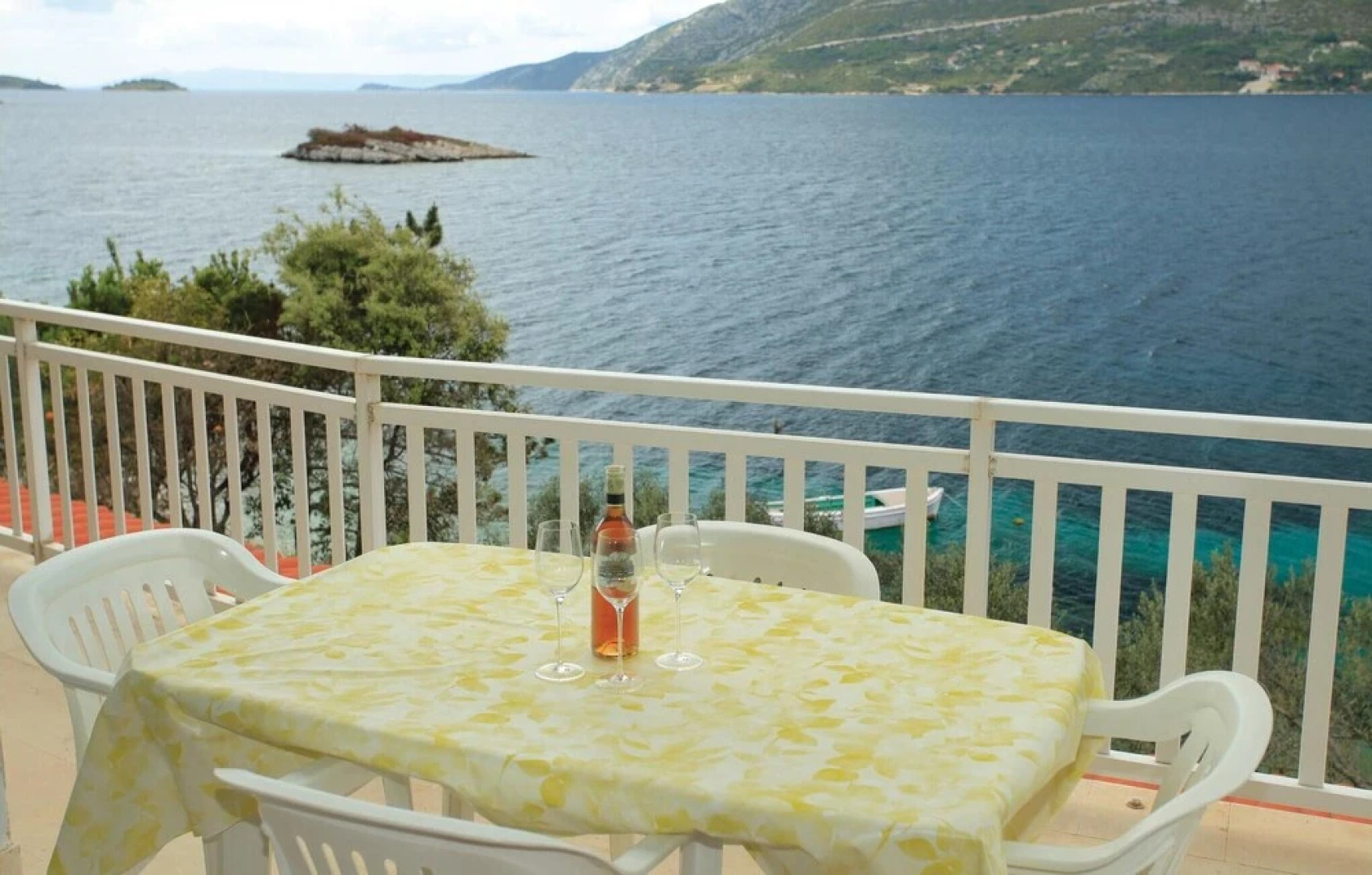 Amazing Apartment in Zrnovo With 3 Bedrooms and Wifi