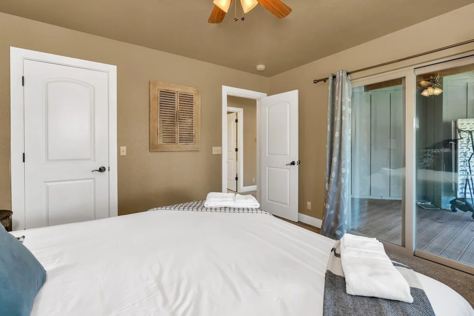 Bass Lake Beauty! 4 BDR Sleeps 16, Lakefront Views