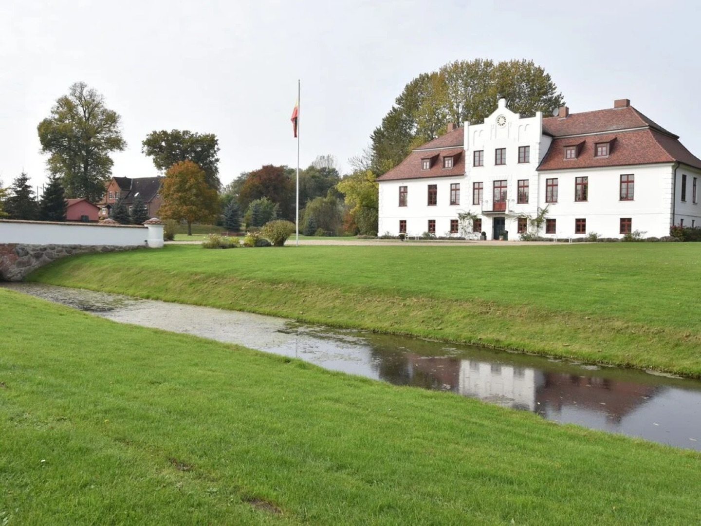 Grand Apartment in Satow with Garden