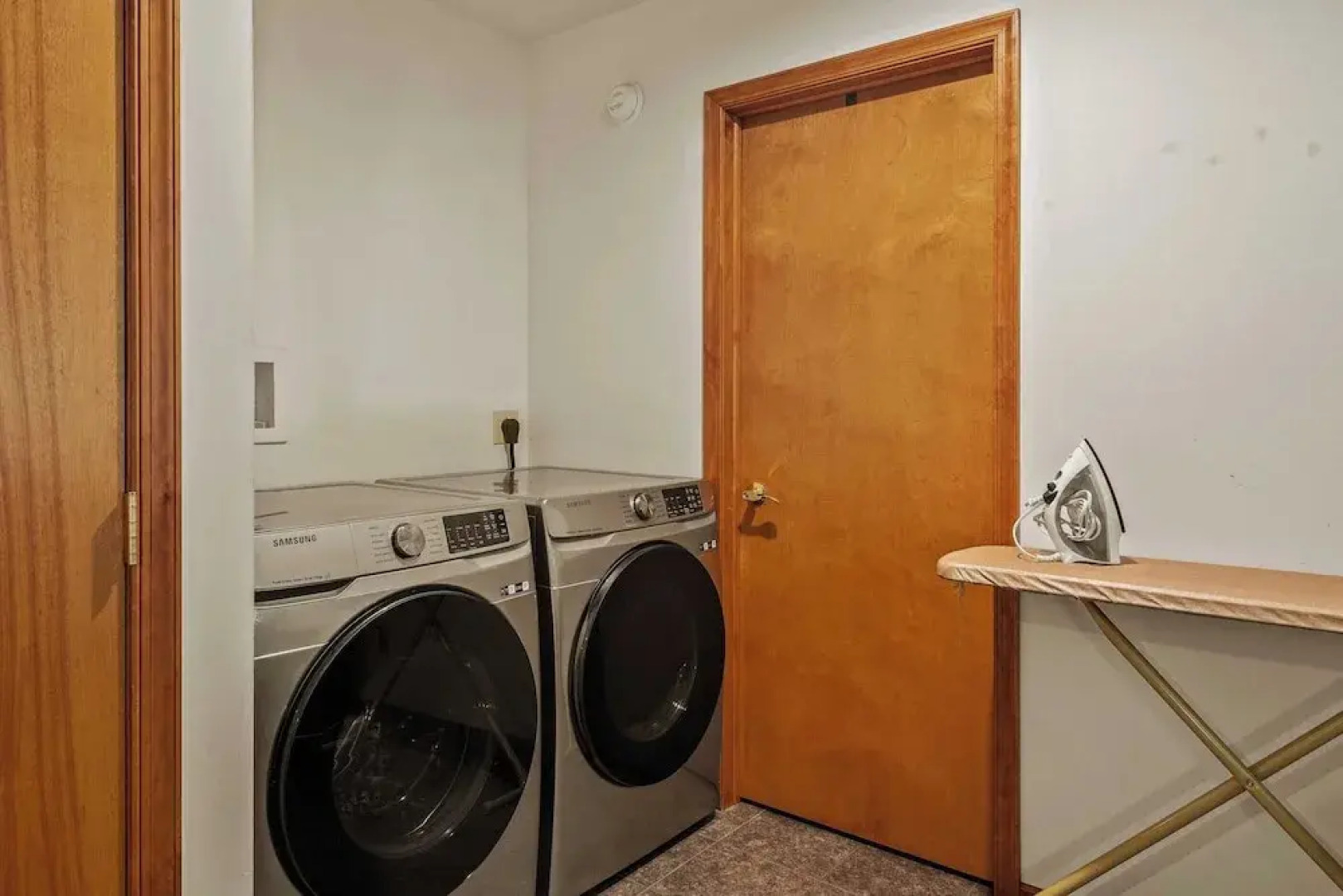 Tranquil Waterside by Avantstay Lakefront + Dock, Game Room, Views