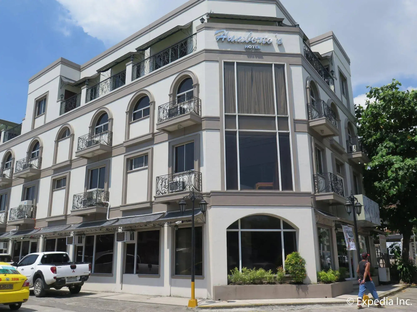 OYO 414 Humberto's Hotel