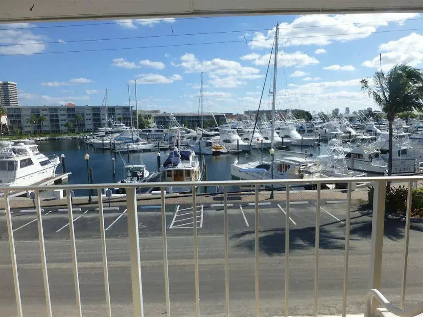 Camelot Waterfront Inn