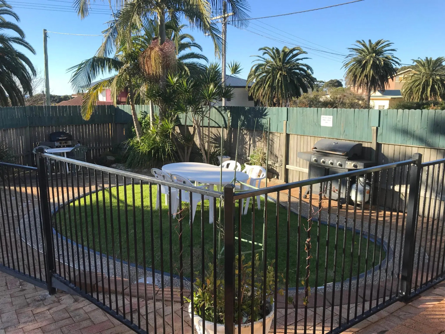 Holiday Lodge Motor Inn