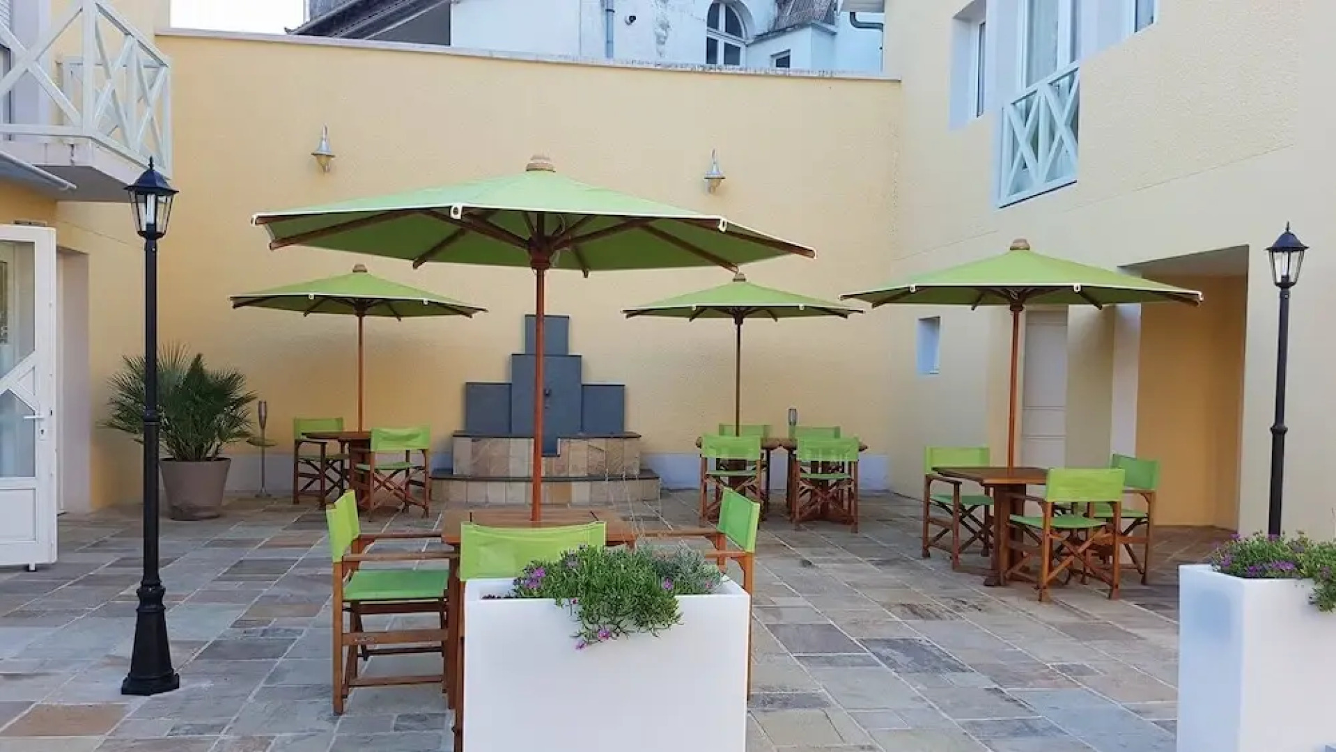 Le Réverbère - La Cuisinerie - L'Hôtellerie