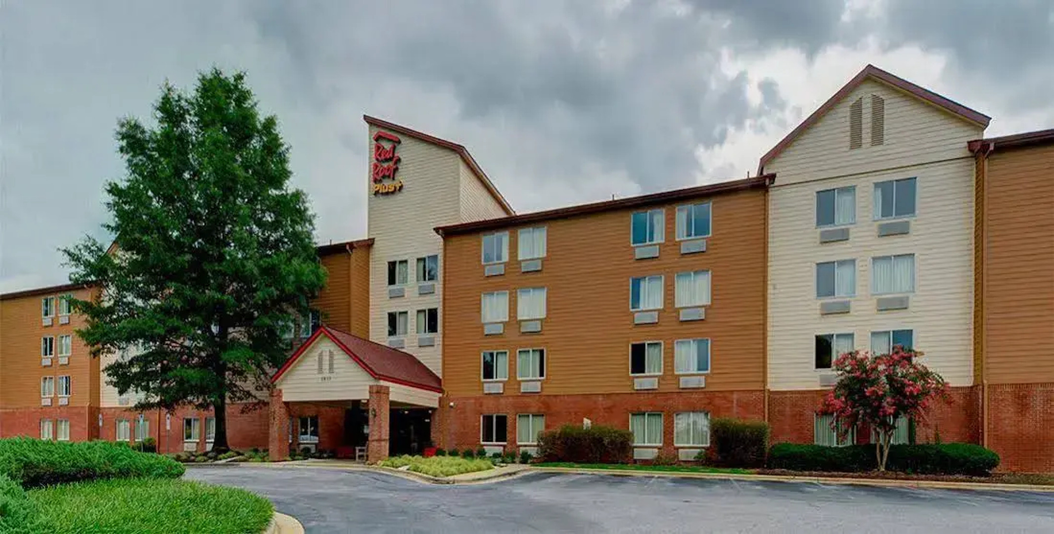 Red Roof Inn PLUS+ Raleigh Downtown – NCSU/Conv Center