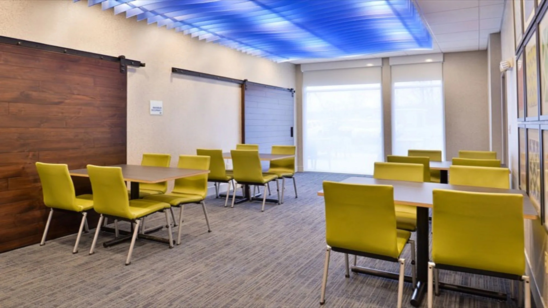 Holiday Inn Express & Suites Parkersburg East by IHG