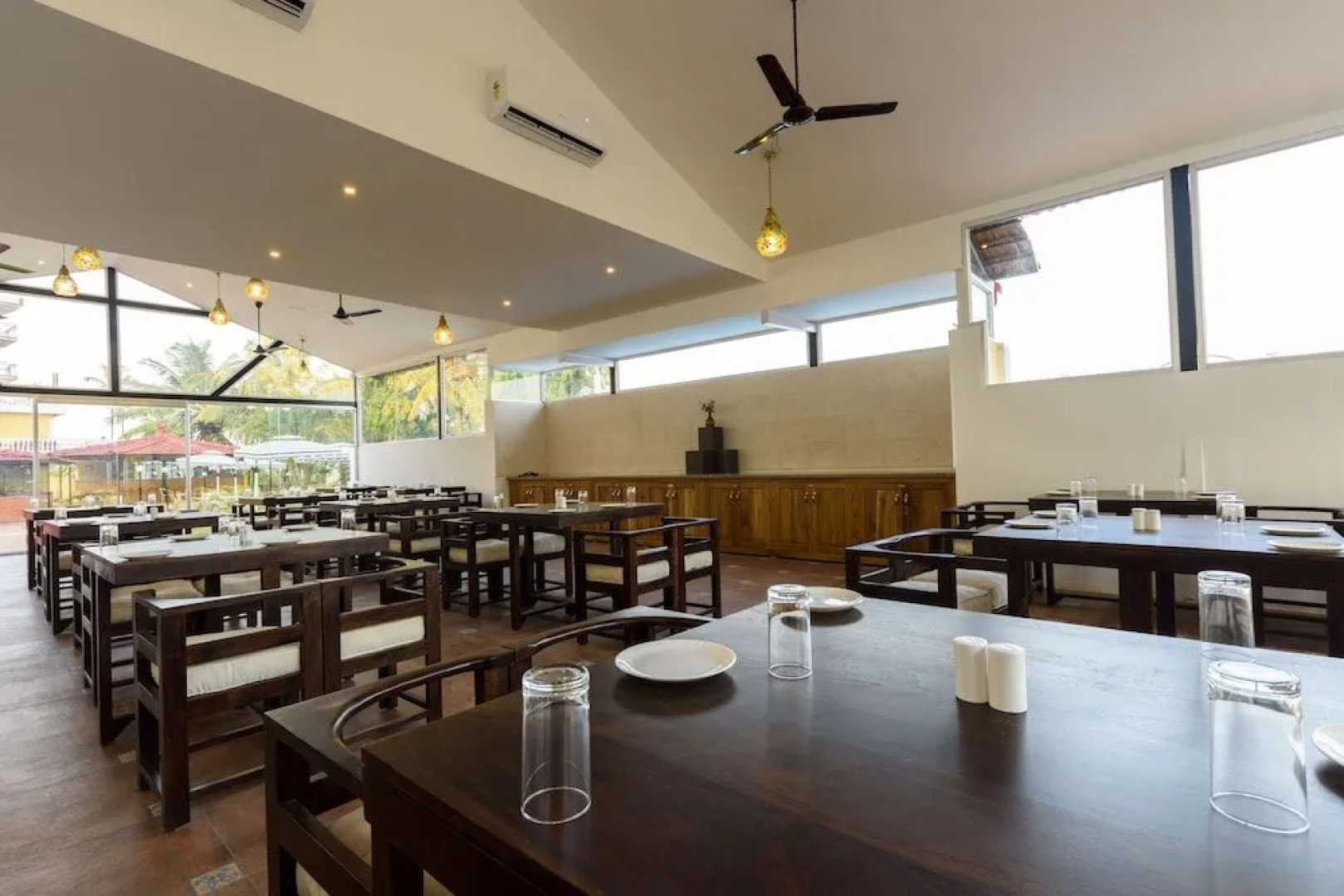 OYO 10956 Oliva Resorts