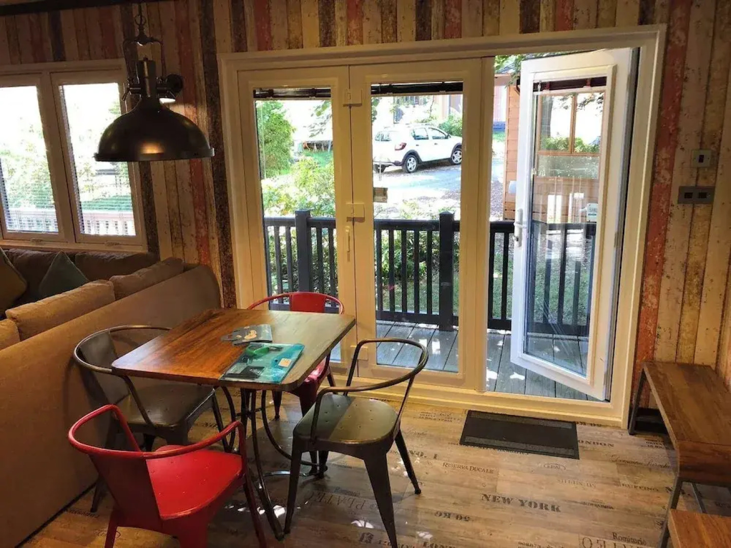 Pet Friendly Lodge - Sleeps 6