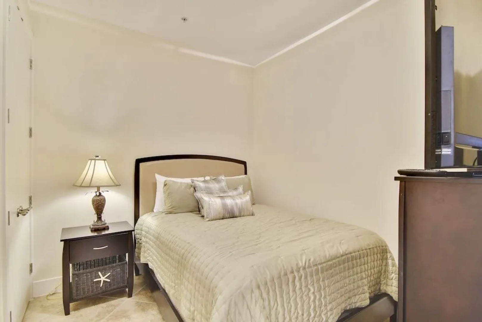 Diamond Beach 506 - Seaglass Treasure