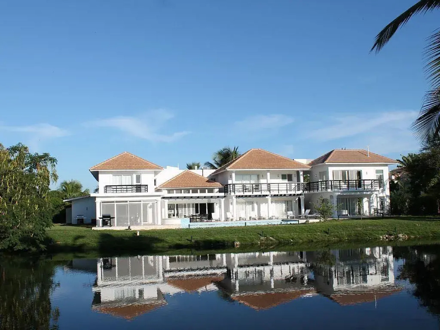 Lake View Villa - Scv 103876