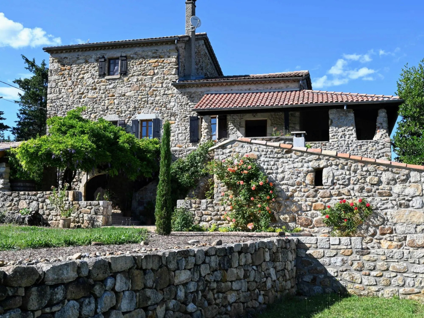 Restful Villa in Largentiere With Swimming Pool