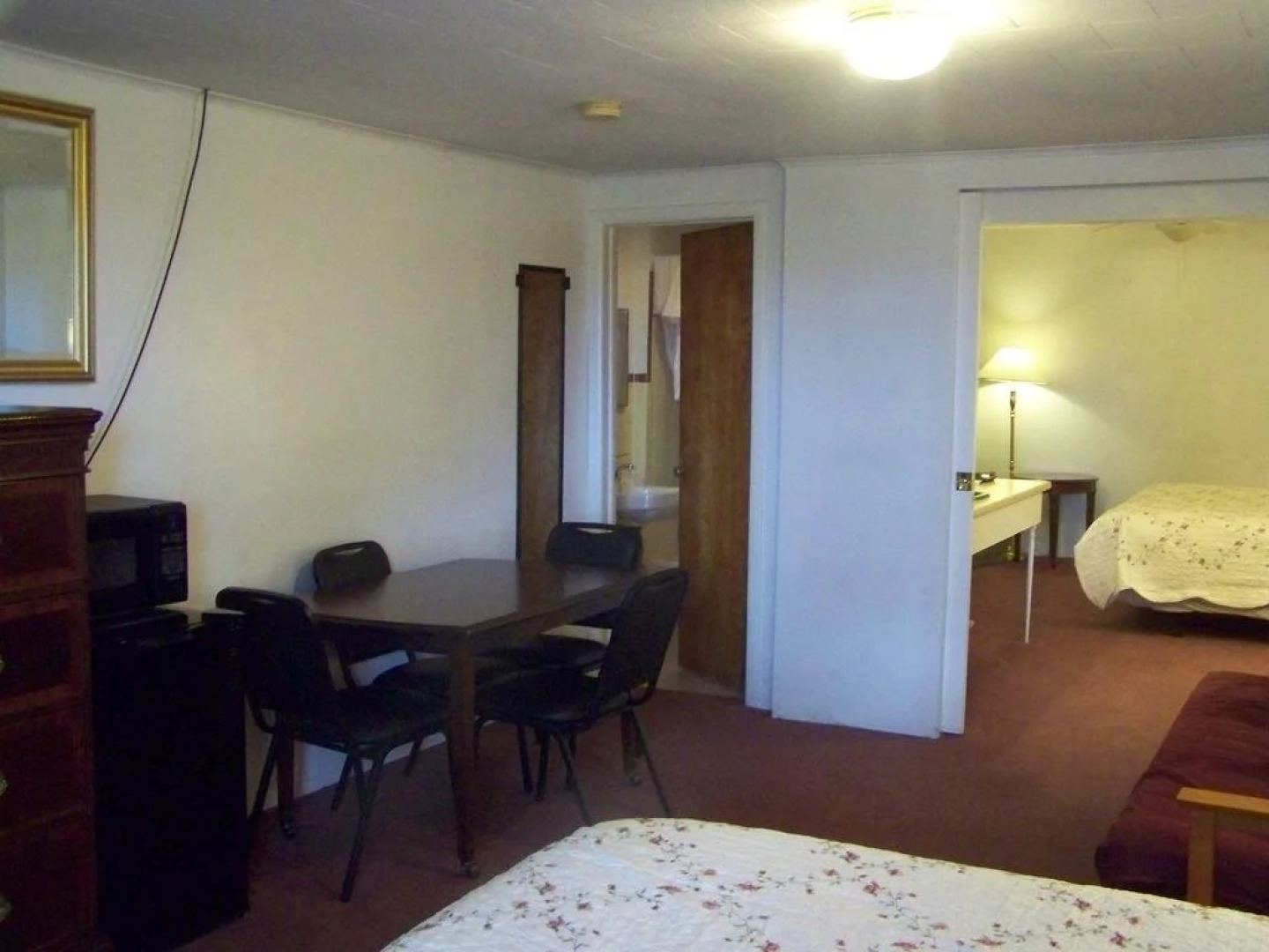 Golden Knight Inn and Suites