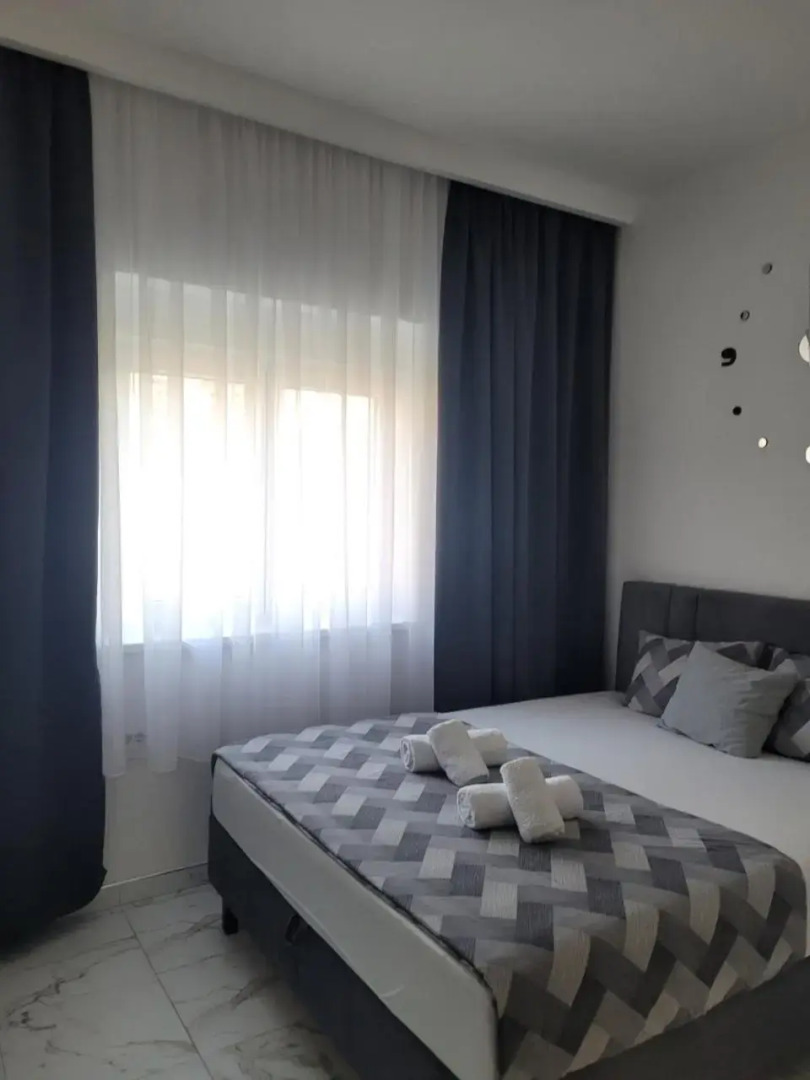 Plavi restoran, Loznica