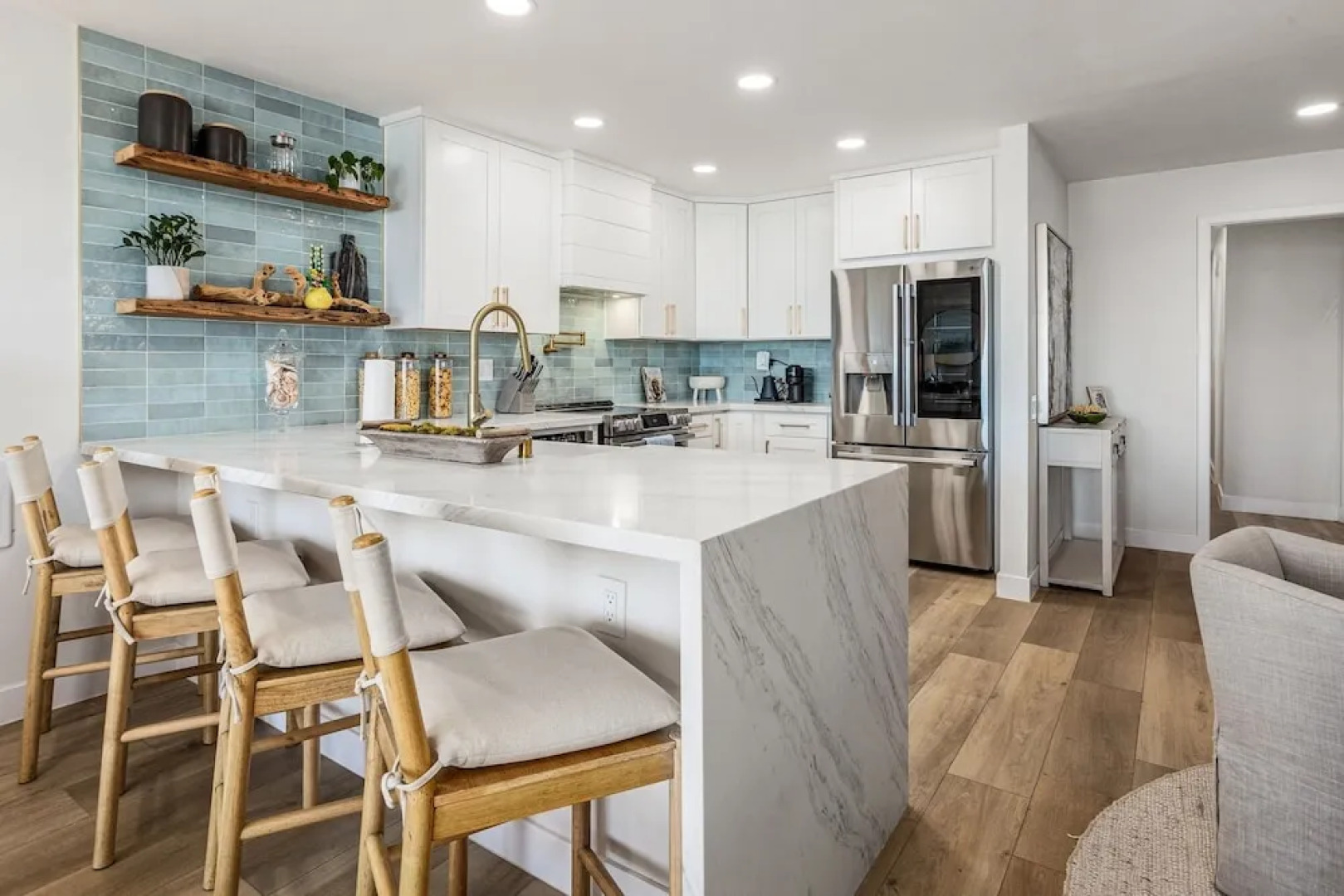 Dmbc 823b 2 Bedroom Condo by RedAwning