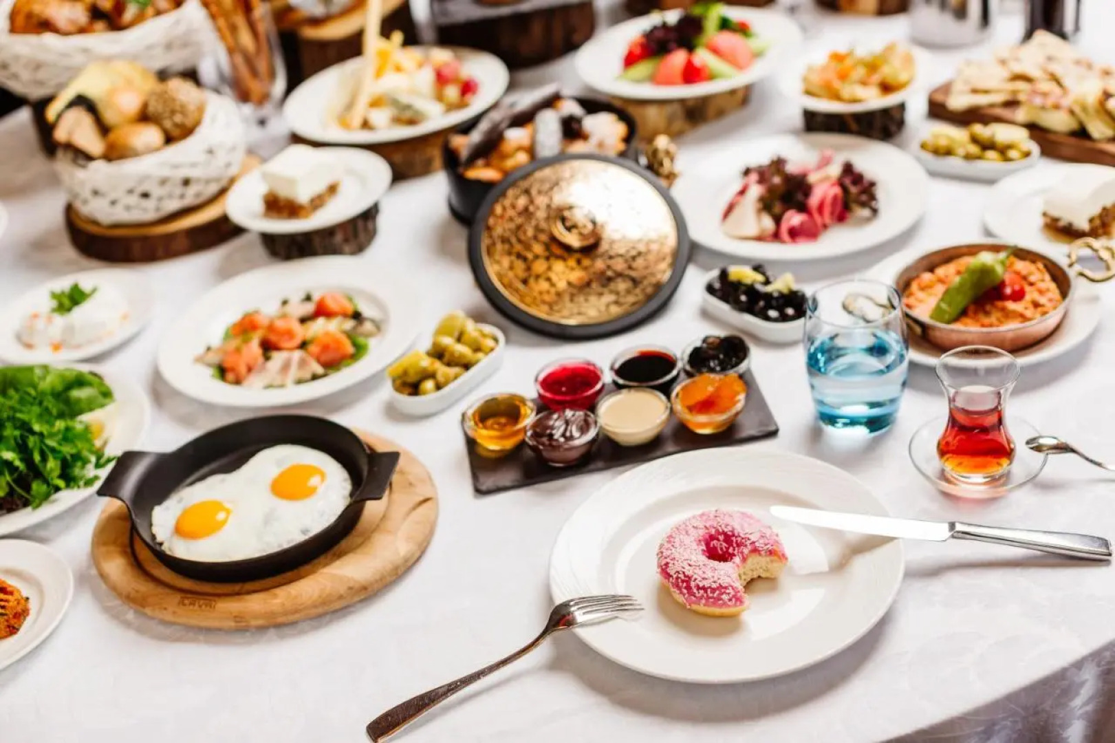 Cratos Premium Hotel & Casino