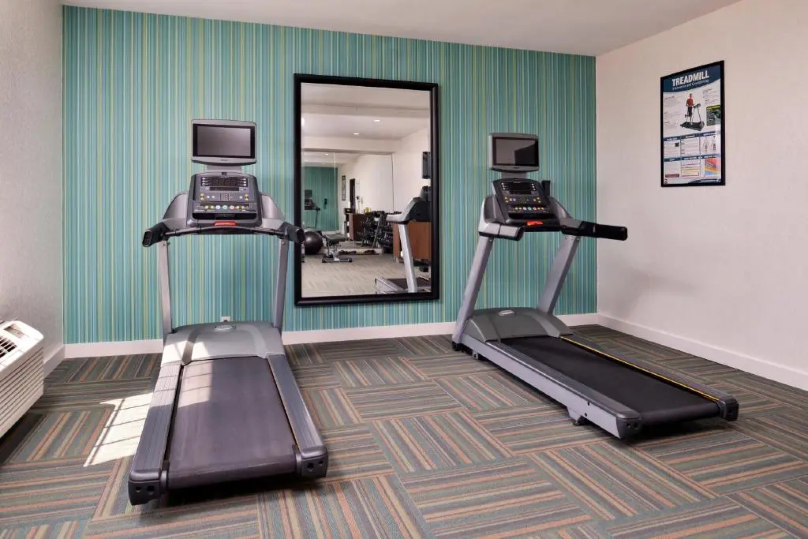 Holiday Inn Express & Suites North Kansas City by IHG