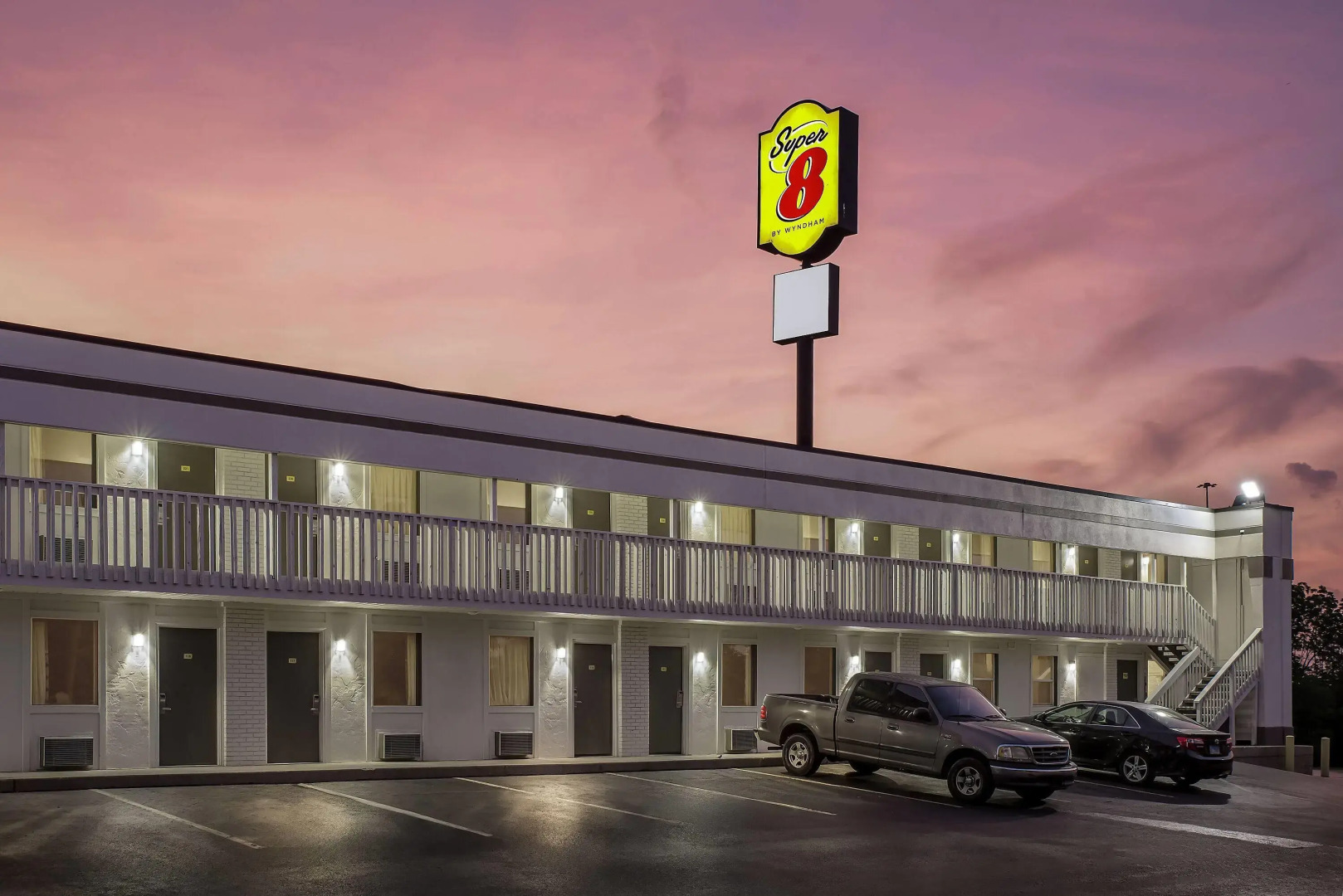 Super 8 by Wyndham Brownsburg
